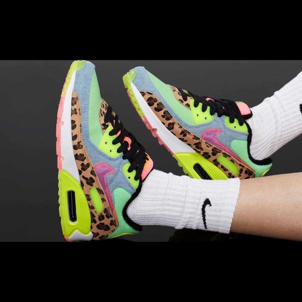 NWT RARE Nike WMNS Air Max 90 LX Illusion Green